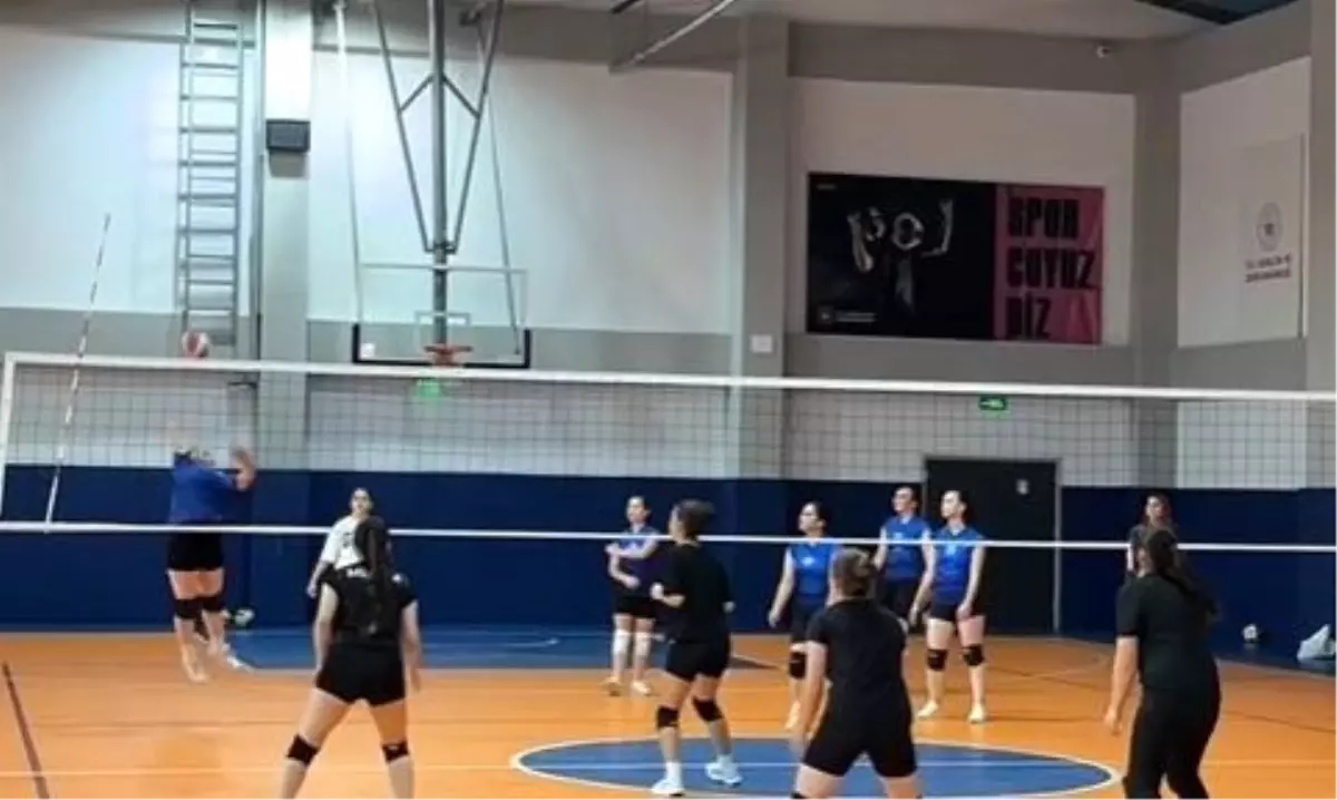 Cumhuriyet Kupası Voleybol Yarışması Heyecanı