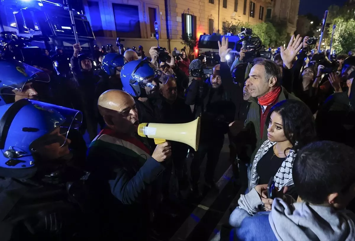 Roma\'da Filistin Destek Gösterisine Polis Müdahalesi