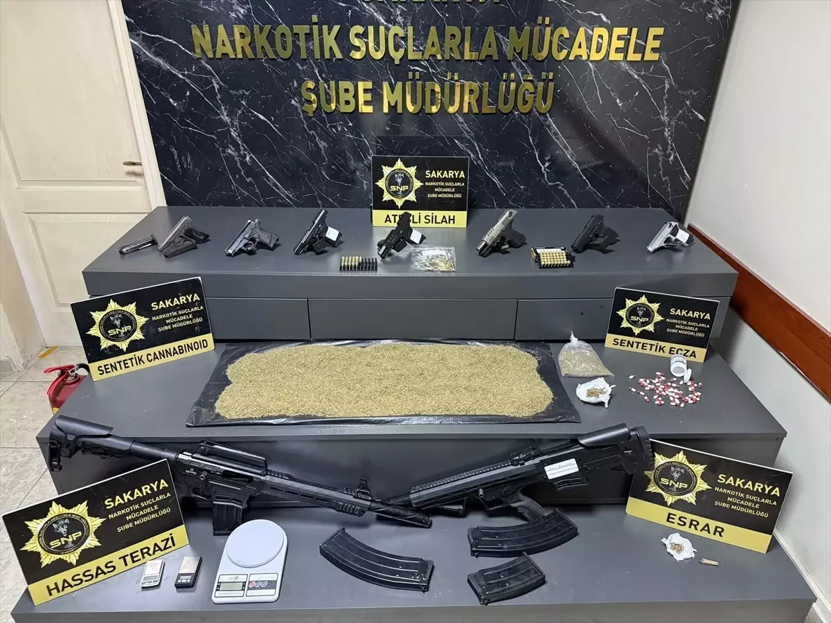 Sakarya\'da Uyuşturucu ve Silah Operasyonu