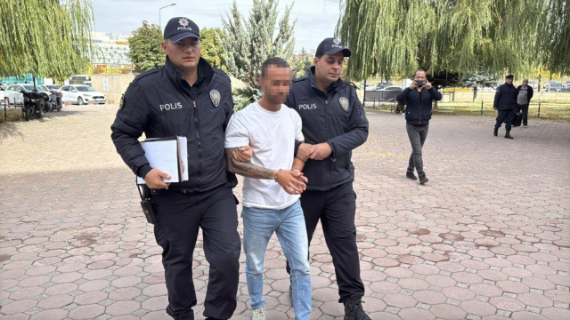 Şehit babasına dilenci diyen şoför gözaltında! Bir de pişkinlik yaptı Şehit babasına dilenci diyen şoför gözaltında! Bir de pişkinlik yaptı
