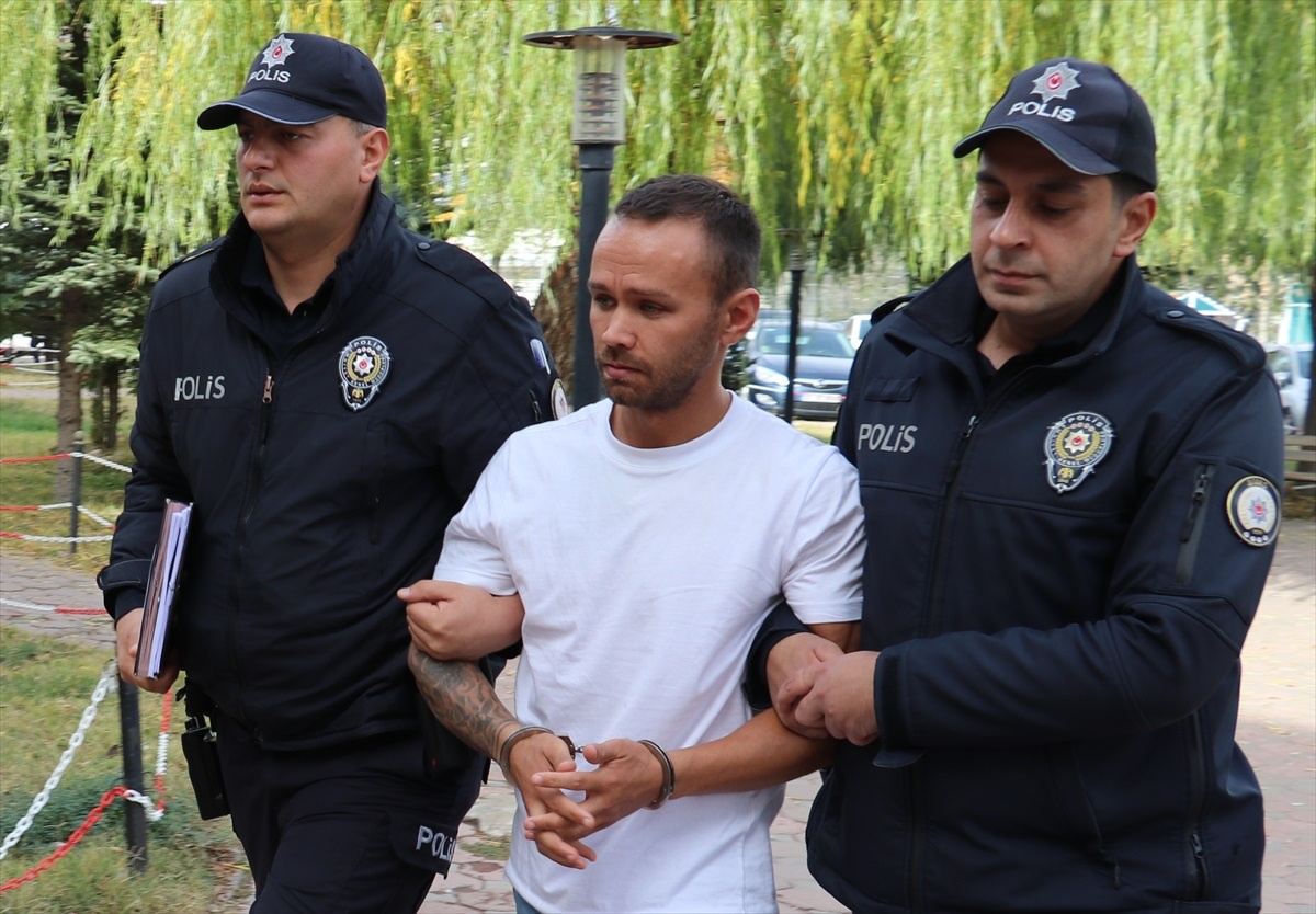 Sivas\'ta Şehit Babasına Hakaret Eden Şoför Gözaltında