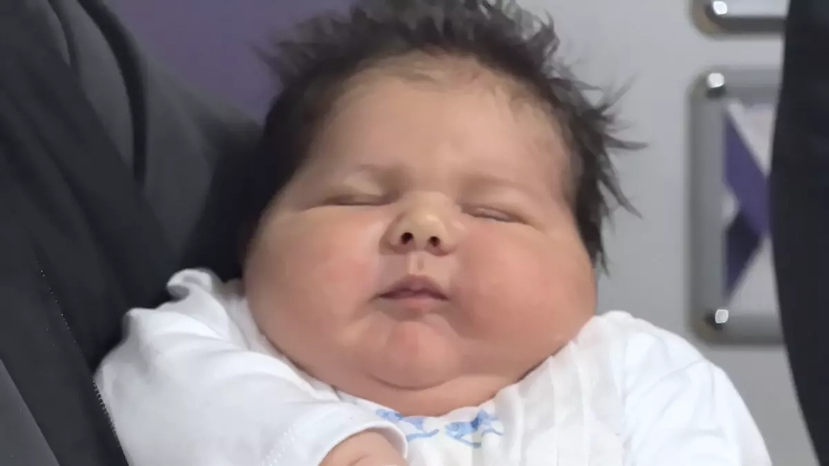 Türkiye\'nin en kilolu ve en uzun bebeği "Ali Atilla" dünyaya geldi