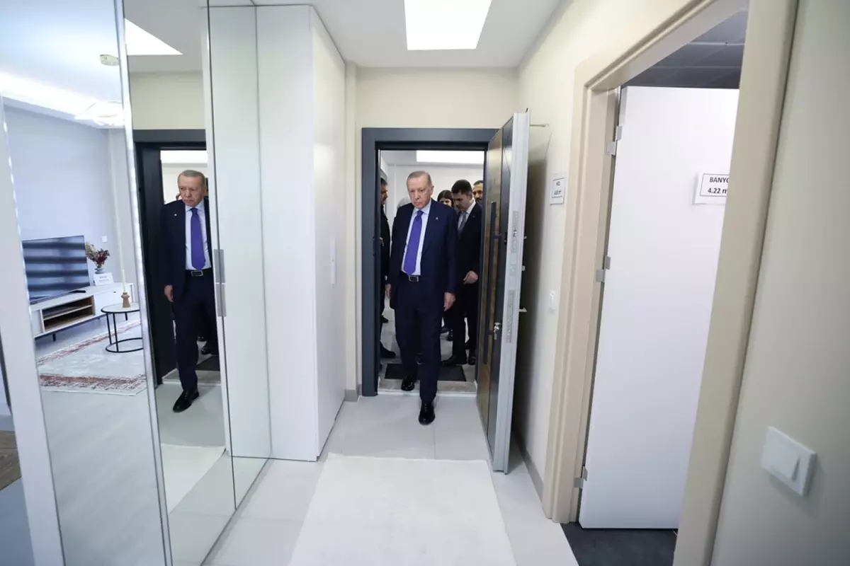 Yüzyılın Konut Projesi\'nin detaylarını açıklayan Cumhurbaşkanı Erdoğan, örnek daireyi inceledi