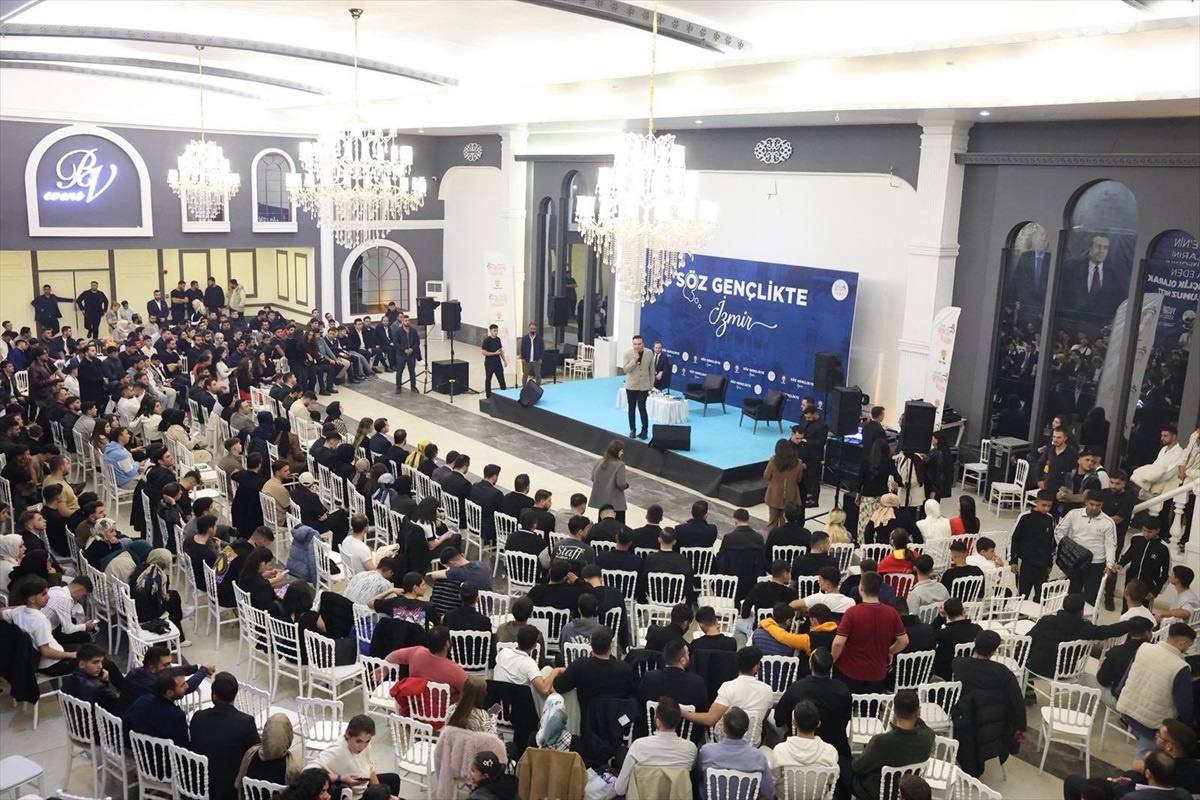AK Parti Gençlik Kolları Genel Başkanı İbiş, İzmir\'de gençlerle buluştu Açıklaması
