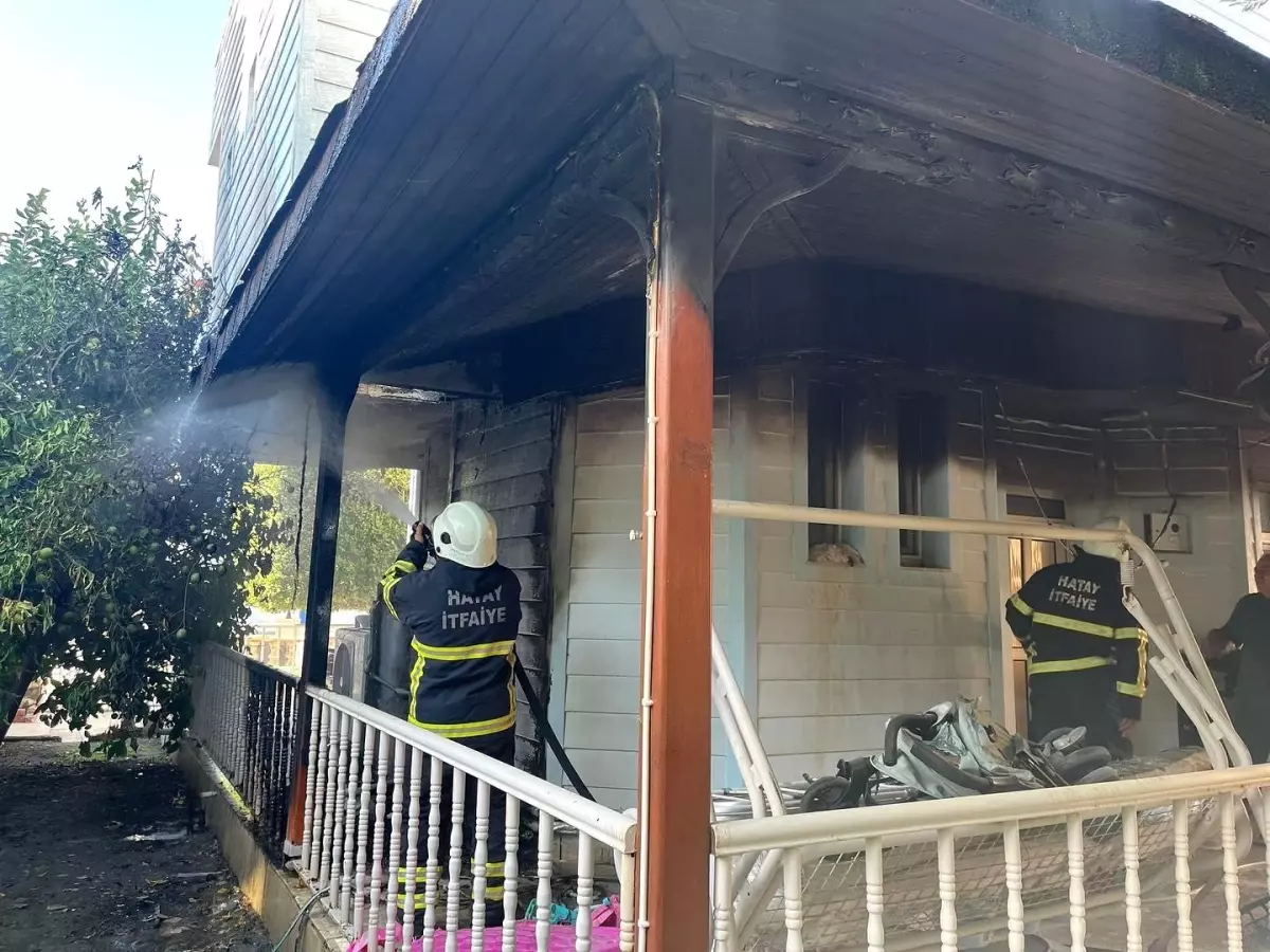 Hatay\'da 2 Katlı Evde Yangın