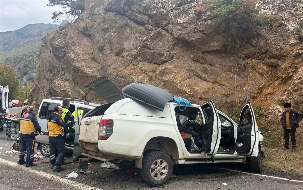 Artvin\'de Trafik Kazası: 4 Yaralı