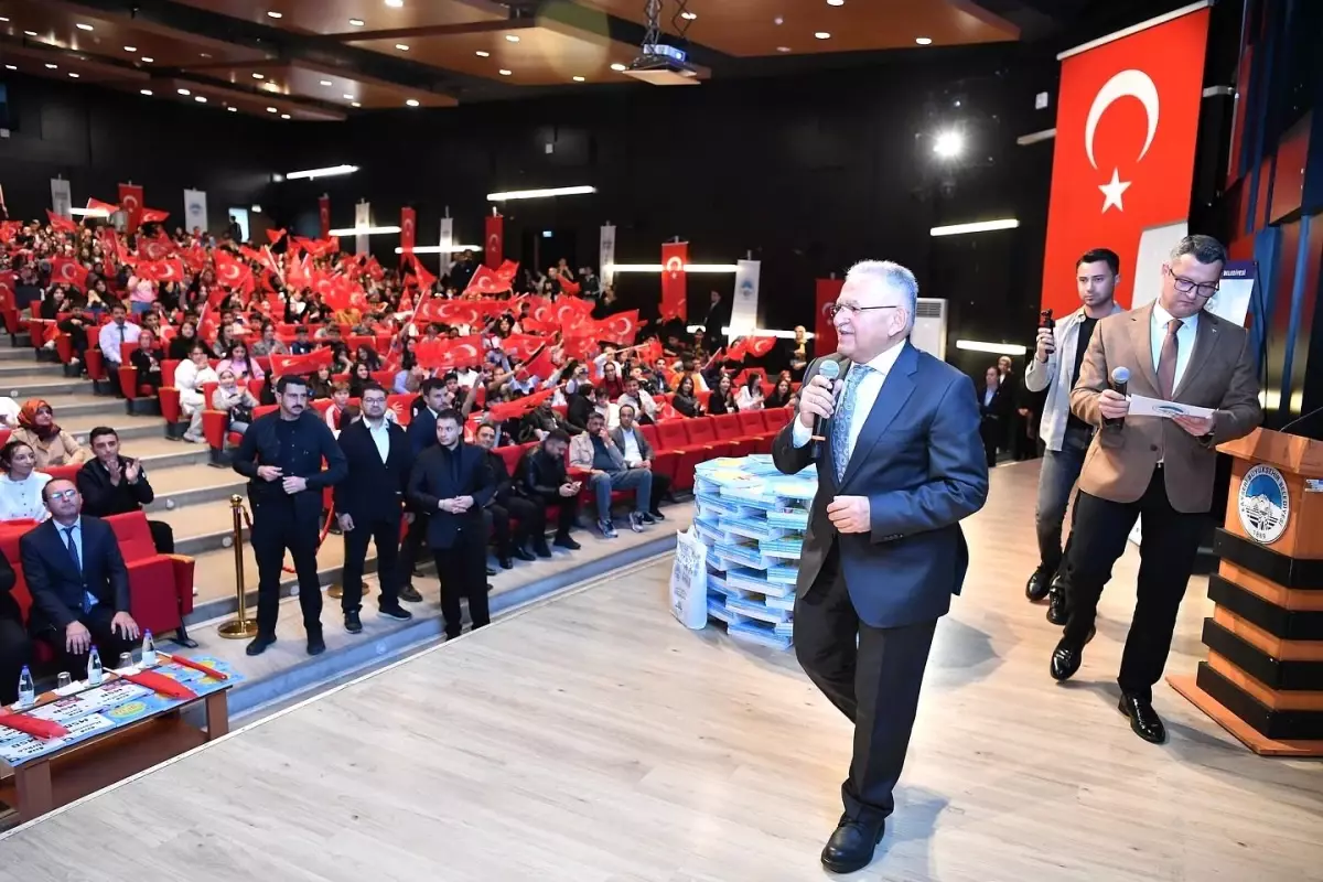 Kayseri\'de Öğrencilere Ücretsiz Kaynak Kitap Desteği