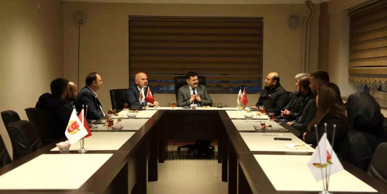 Gazetecilerin Sorunları Tartışıldı