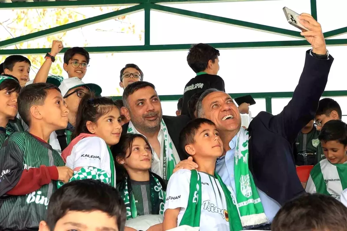 Bingöl\'de 750 Öğrenciye Forma Dağıtıldı