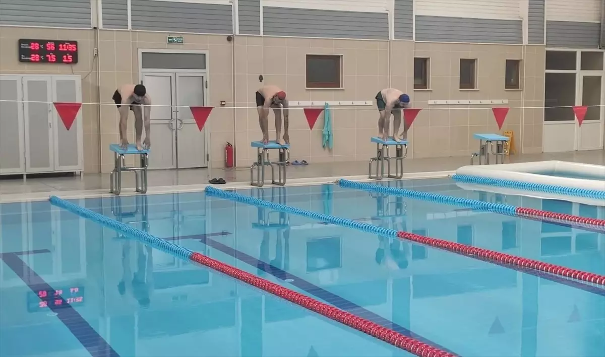 Boyabat\'ta Cumhuriyet Bayramı Yüzme Yarışması