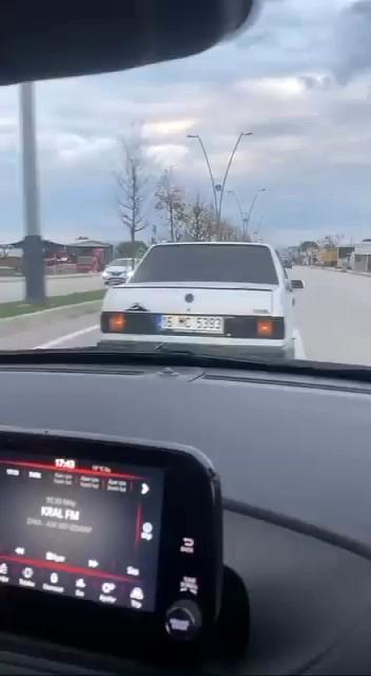 Bursa\'da Trafik Tartışması: Sürücü Önü Kesti