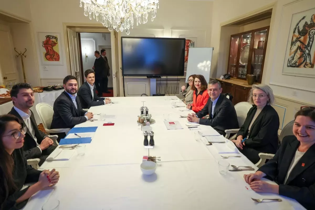 Özgür Özel İsviçre\'de Temaslarda Bulundu