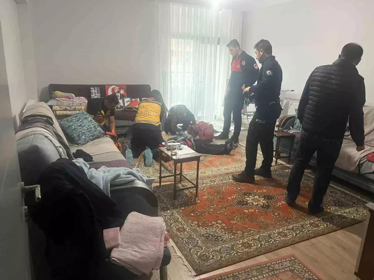 Emekli Astsubay Evinde Ölü Bulundu