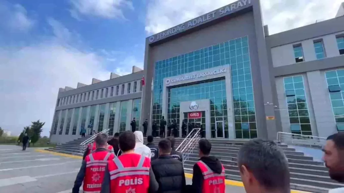 Göçmen Kaçakçılarına Operasyon: 27 Gözaltı