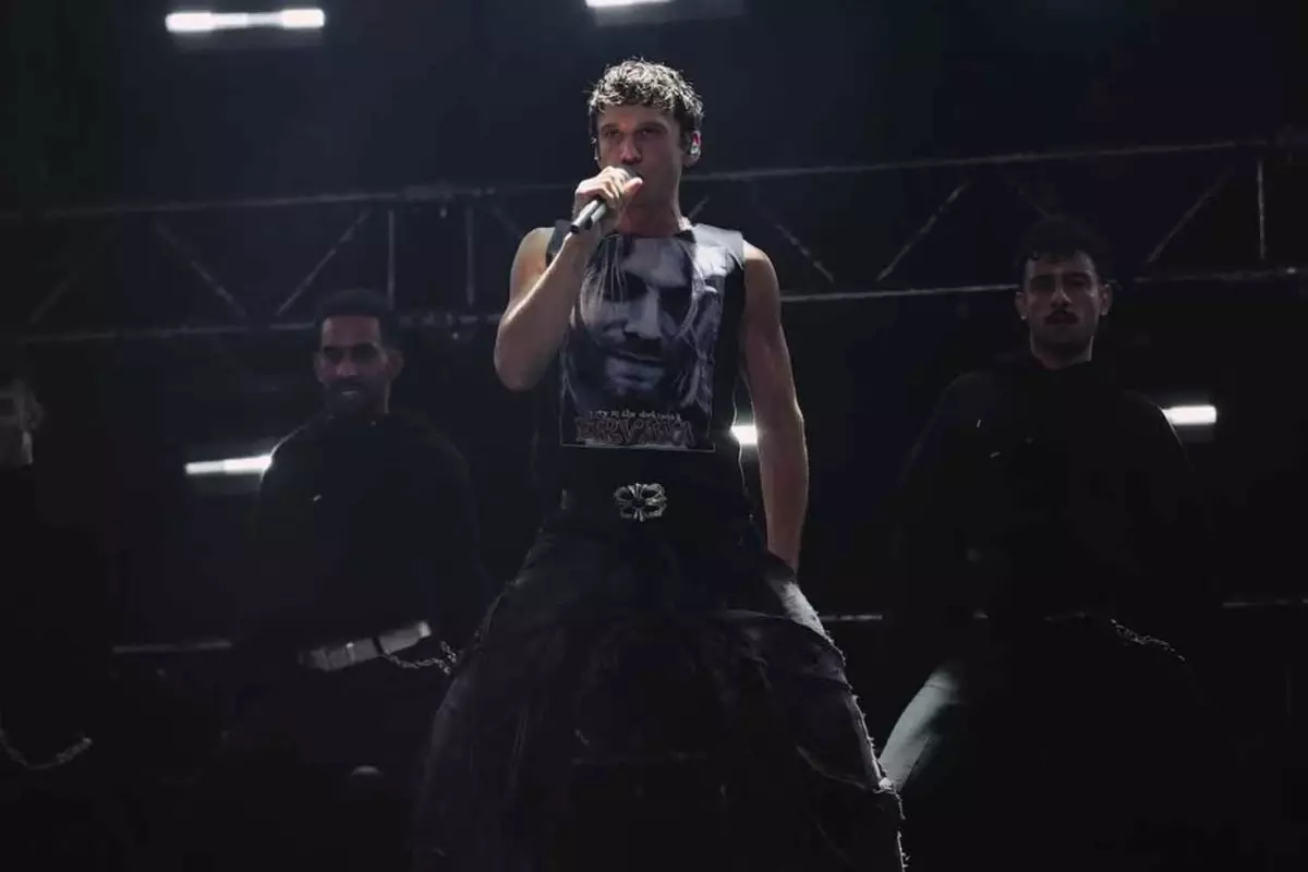 Edis sahnede zor anlar yaşadı, hastalığını ilk kez açıkladı