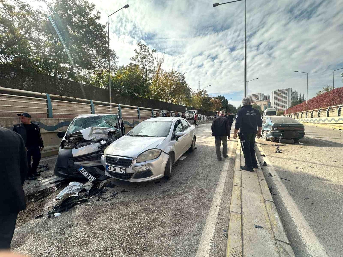 Elazığ\'da Zincirleme Kaza: 1 Ölü, 4 Yaralı