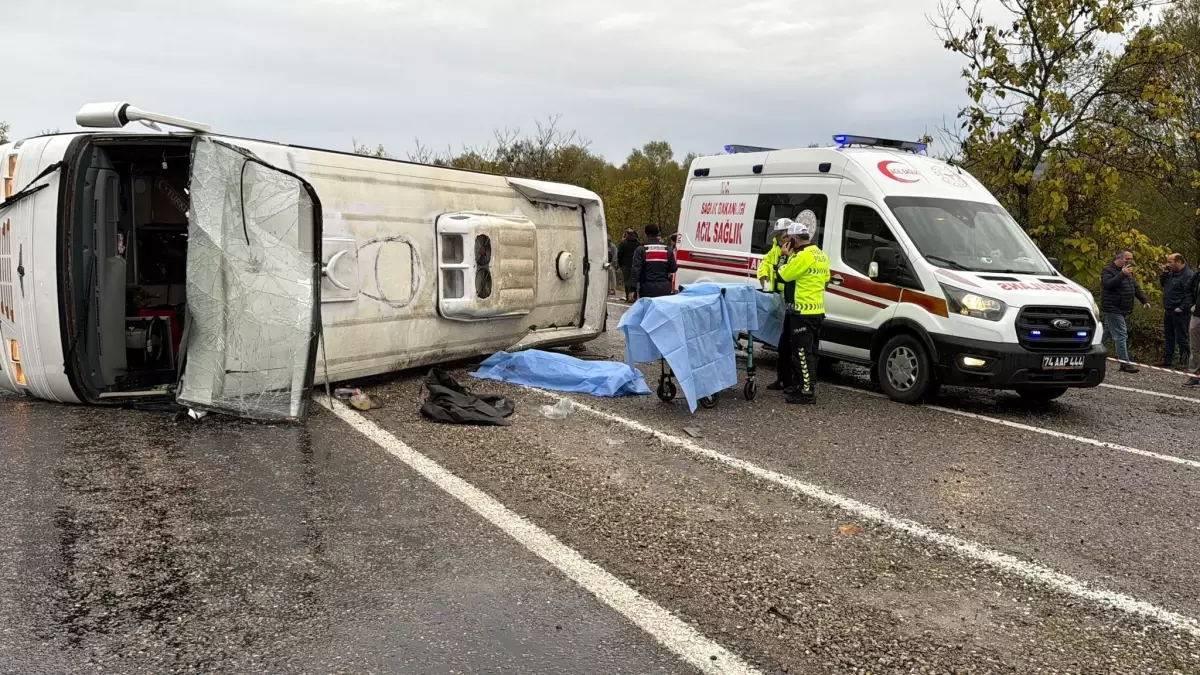 Bartın\'da Midibüs Kazası: 1 Ölü, 19 Yaralı