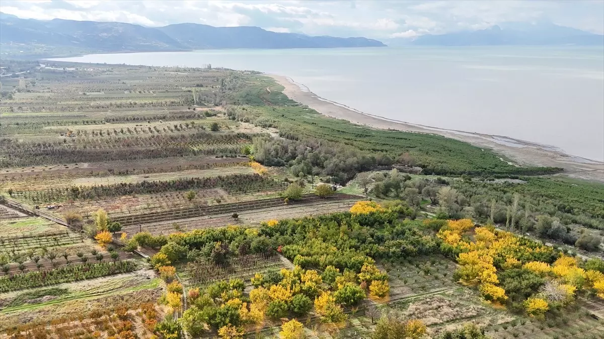 Eğirdir Gölü Sonbahar Güzellikleriyle Havadan...