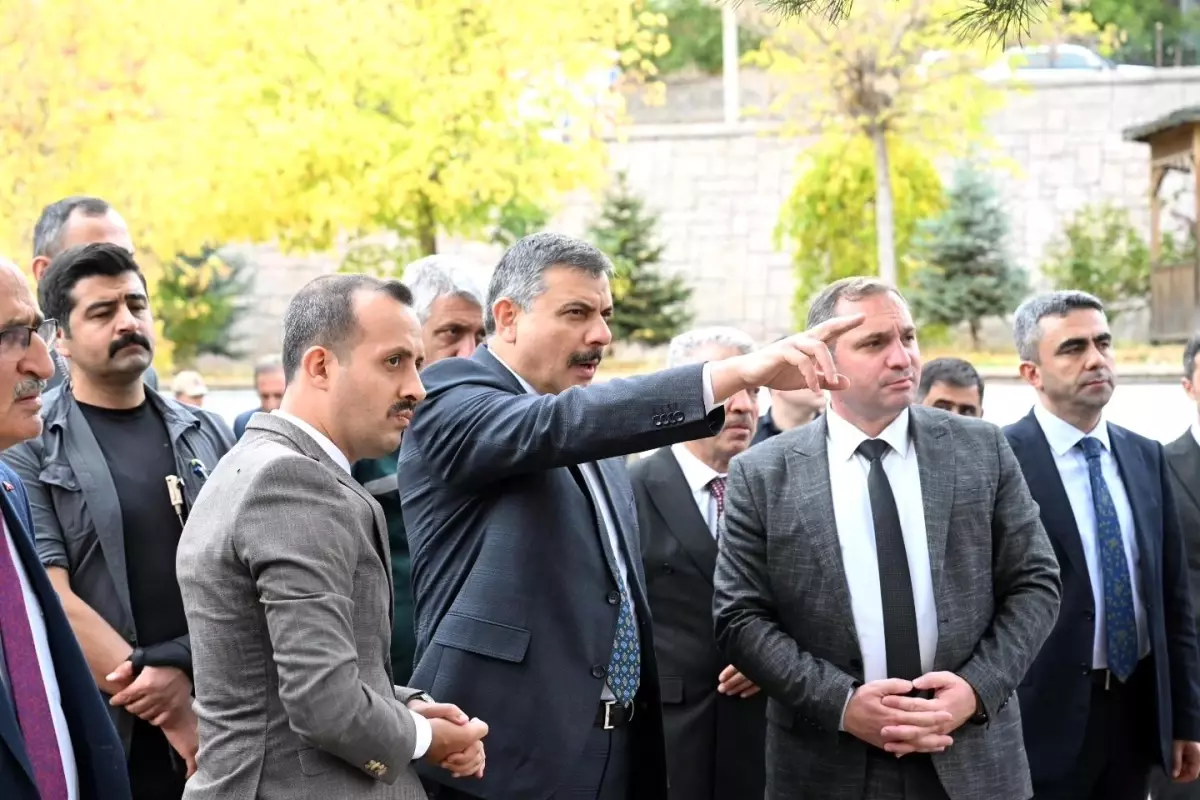 İspir\'deki heyelan bölgesine kaya tahkimatı yapılıyor