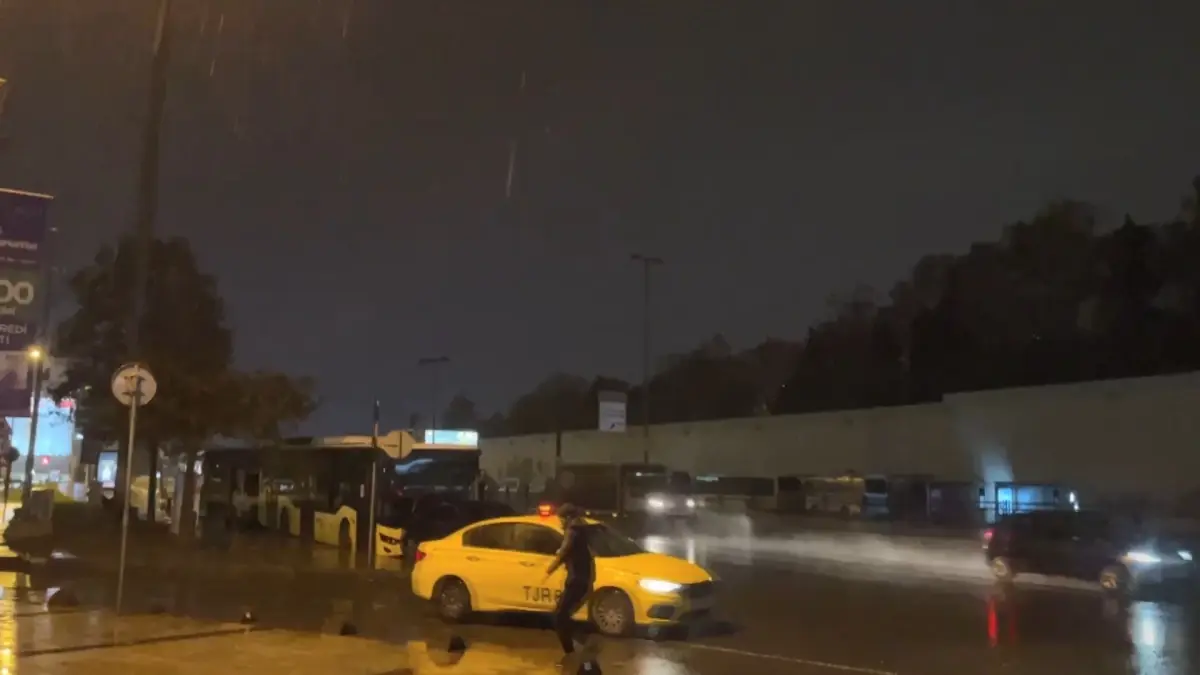 İstanbul\'da Sağanak Yağış Etkili