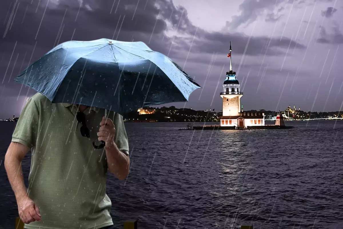 İstanbul\'u sağanak vurdu! İstiklal sular altında kaldı, Vatan\'da yol çöktü