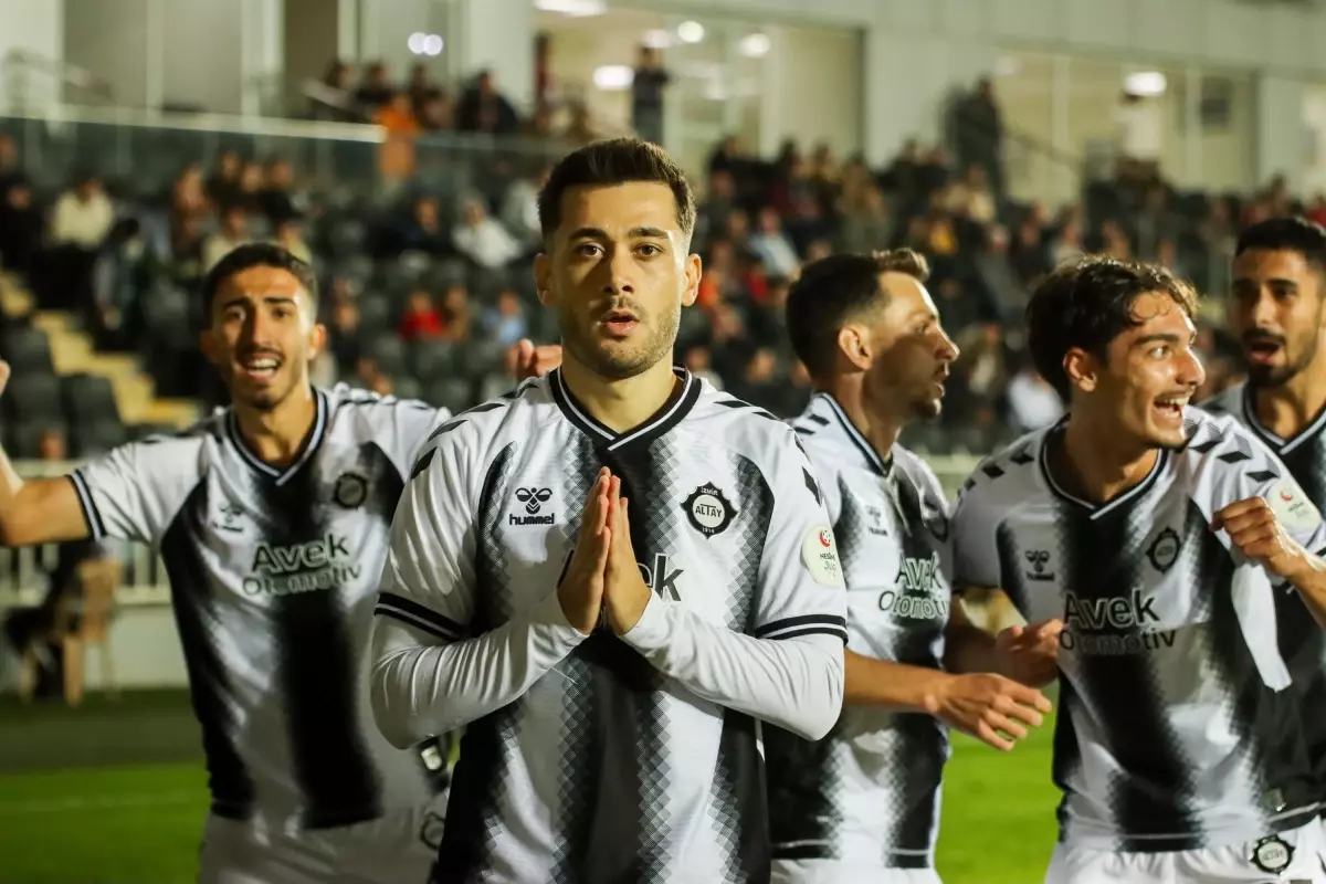 İzmir Derbisi: Altay ve Karşıyaka Yeniden Karşı Karşıya
