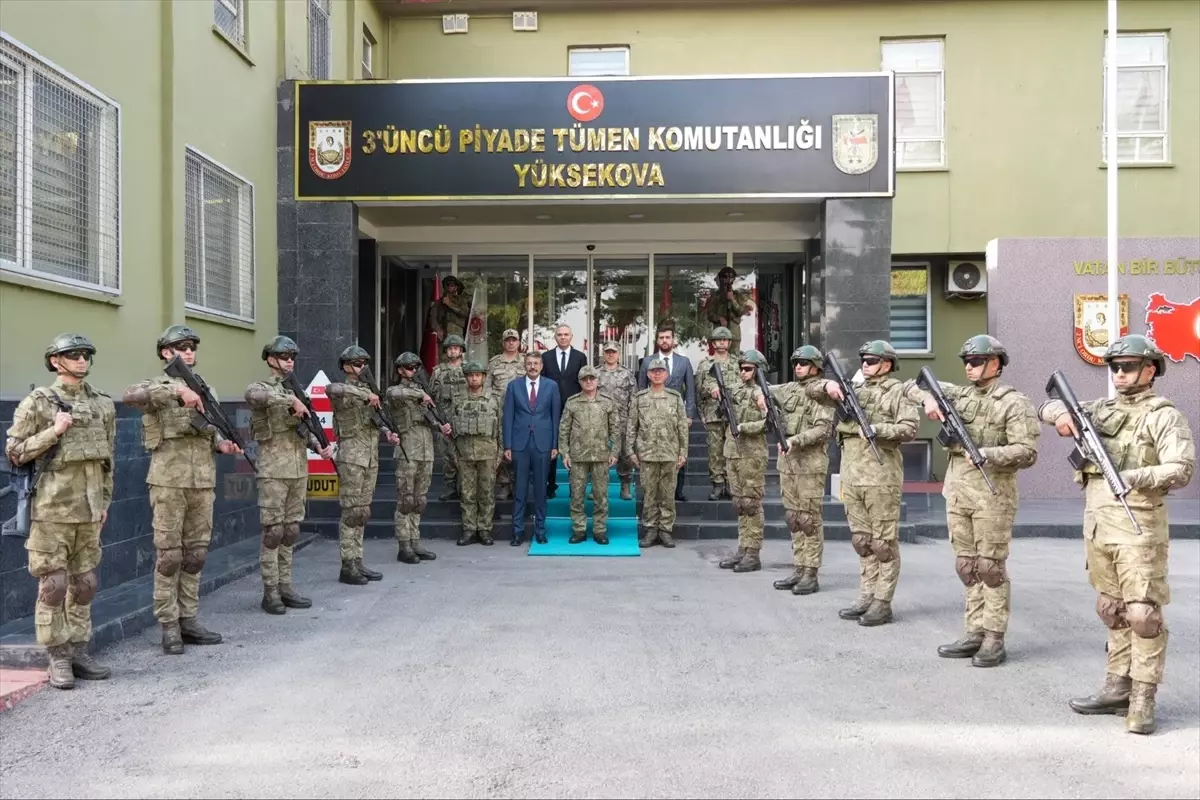 Orgeneral Tokel Hakkari\'de Ziyaretlerde Bulundu