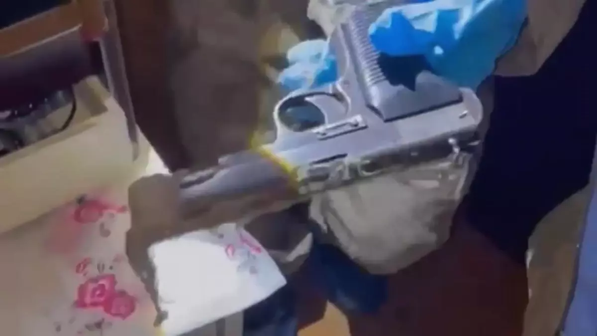 Jandarmadan "tarihi" yakalama! 1. Dünya Savaşı\'ndan kalma tüfek bile var