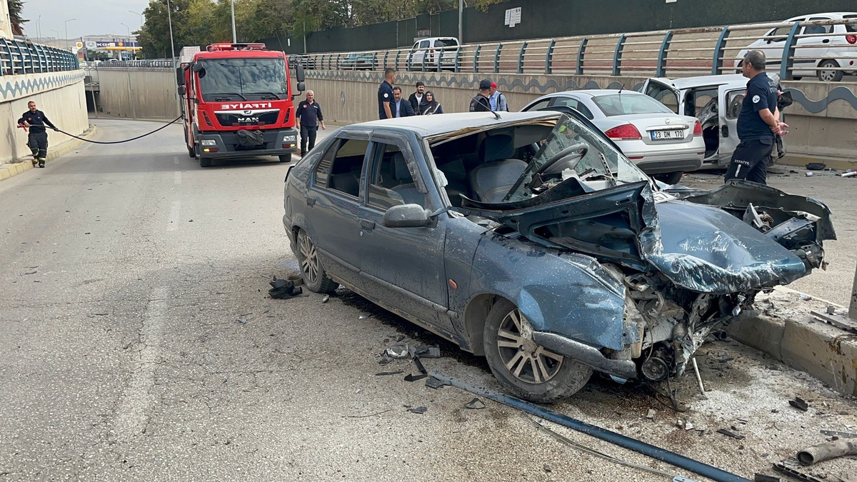 Elazığ\'da Trafik Kazası: 5 Yaralı