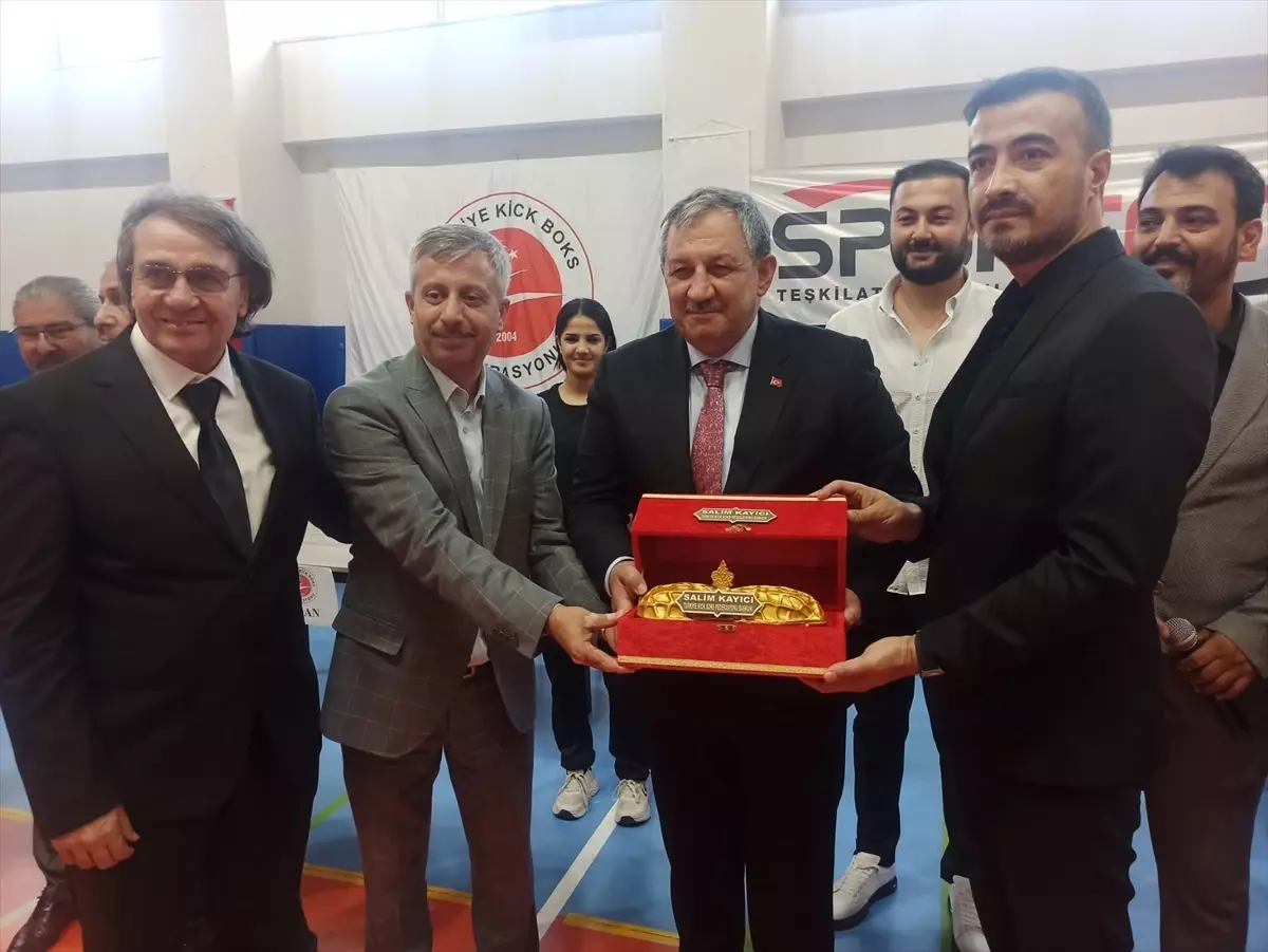 Osmaniye\'de Kick Boks Siyah Kuşak Sınavı Tamamlandı