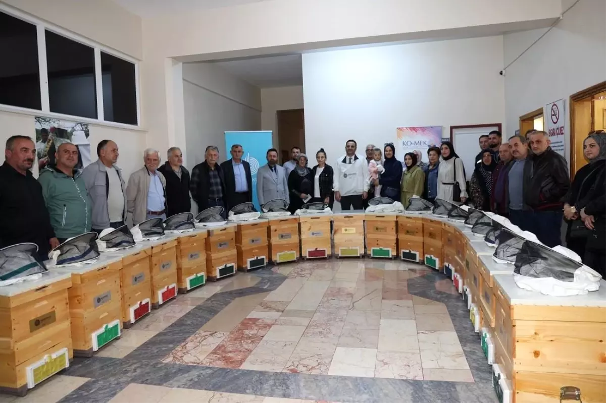 Yuvacık KO-MEK\'te Arıcılık Kursu Mezunları Sertifikalarını Aldı