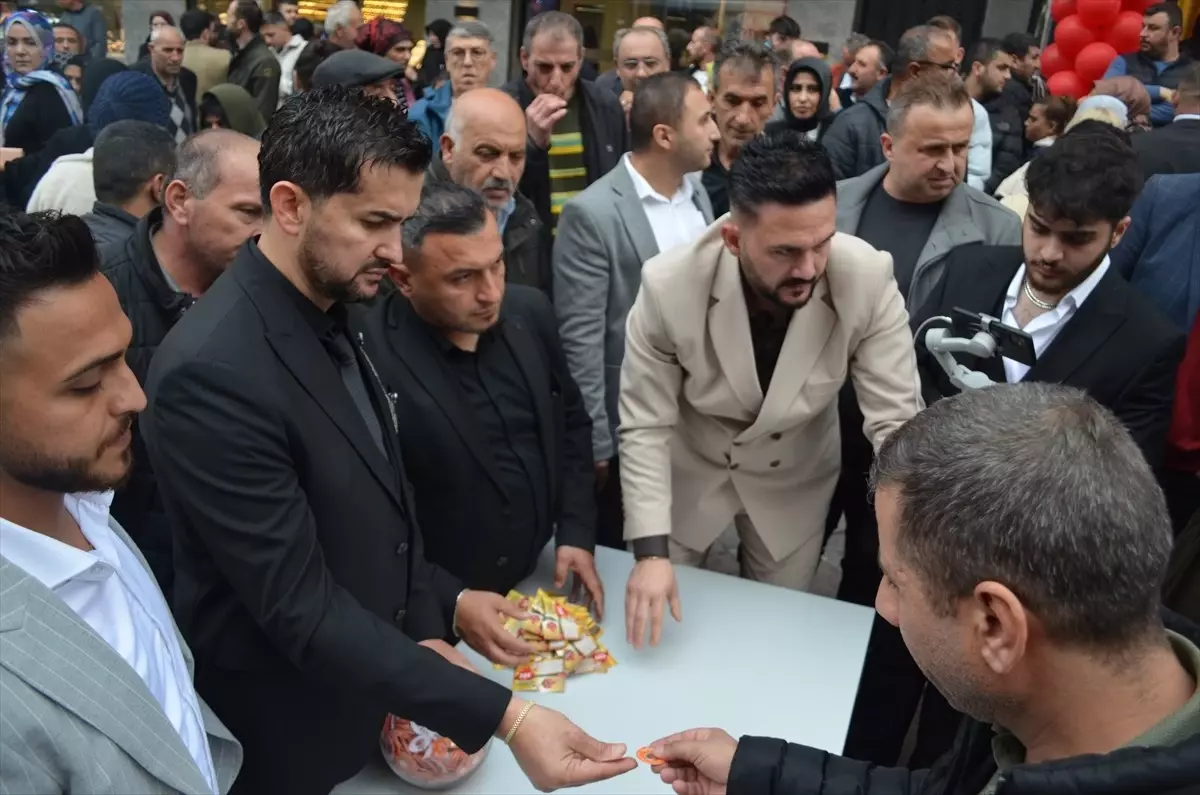 Darıca\'da Kuyumcu Açılışına Yoğun İlgi