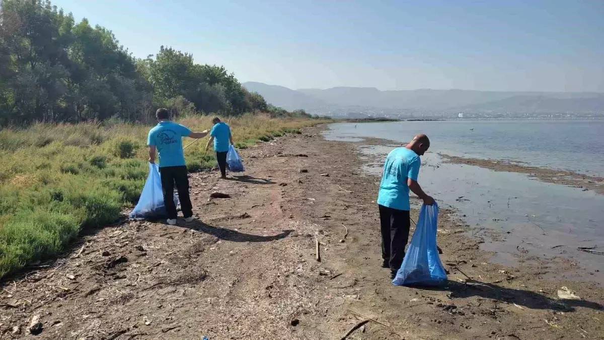 Kocaeli Mavi Takım, Kıyı Temizliği ile Doğaya Katkı Sağlıyor