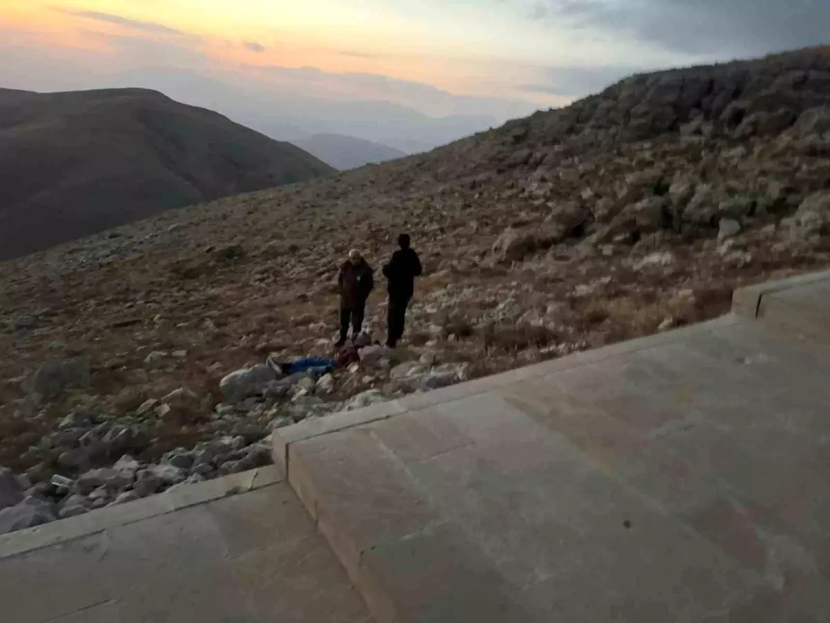 Nemrut Dağı\'nda Turist Yaralandı