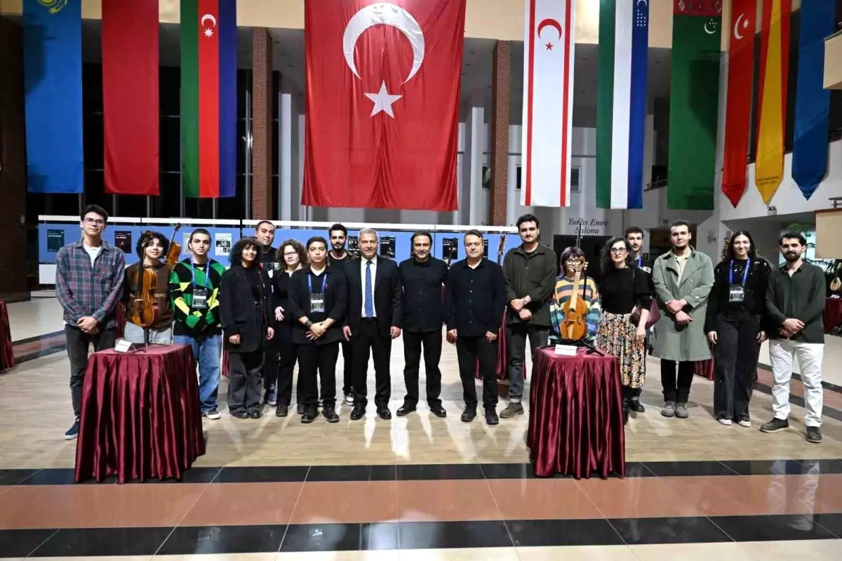 Anadolu Üniversitesi\'nde Çalgı Sergisi Açıldı