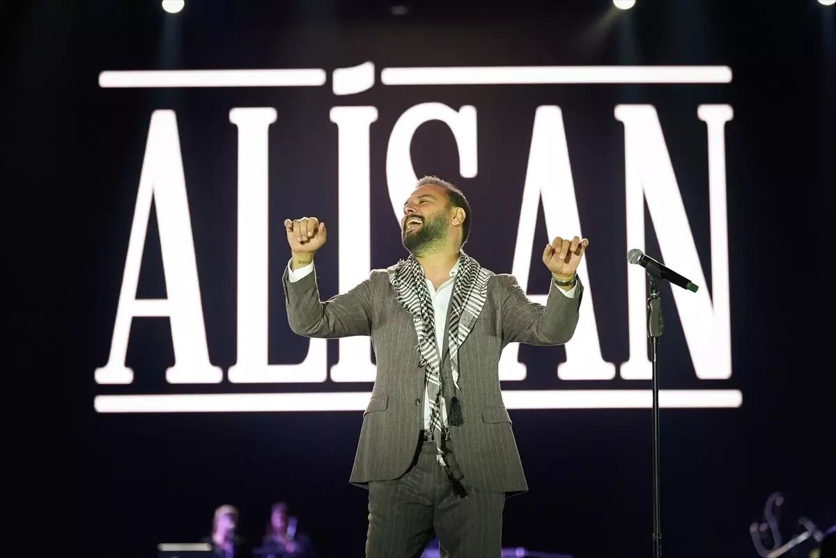 Alişan, Mardin Kültür Yolu Festivali\'nde Coşku Dolu Bir Konser Verdi