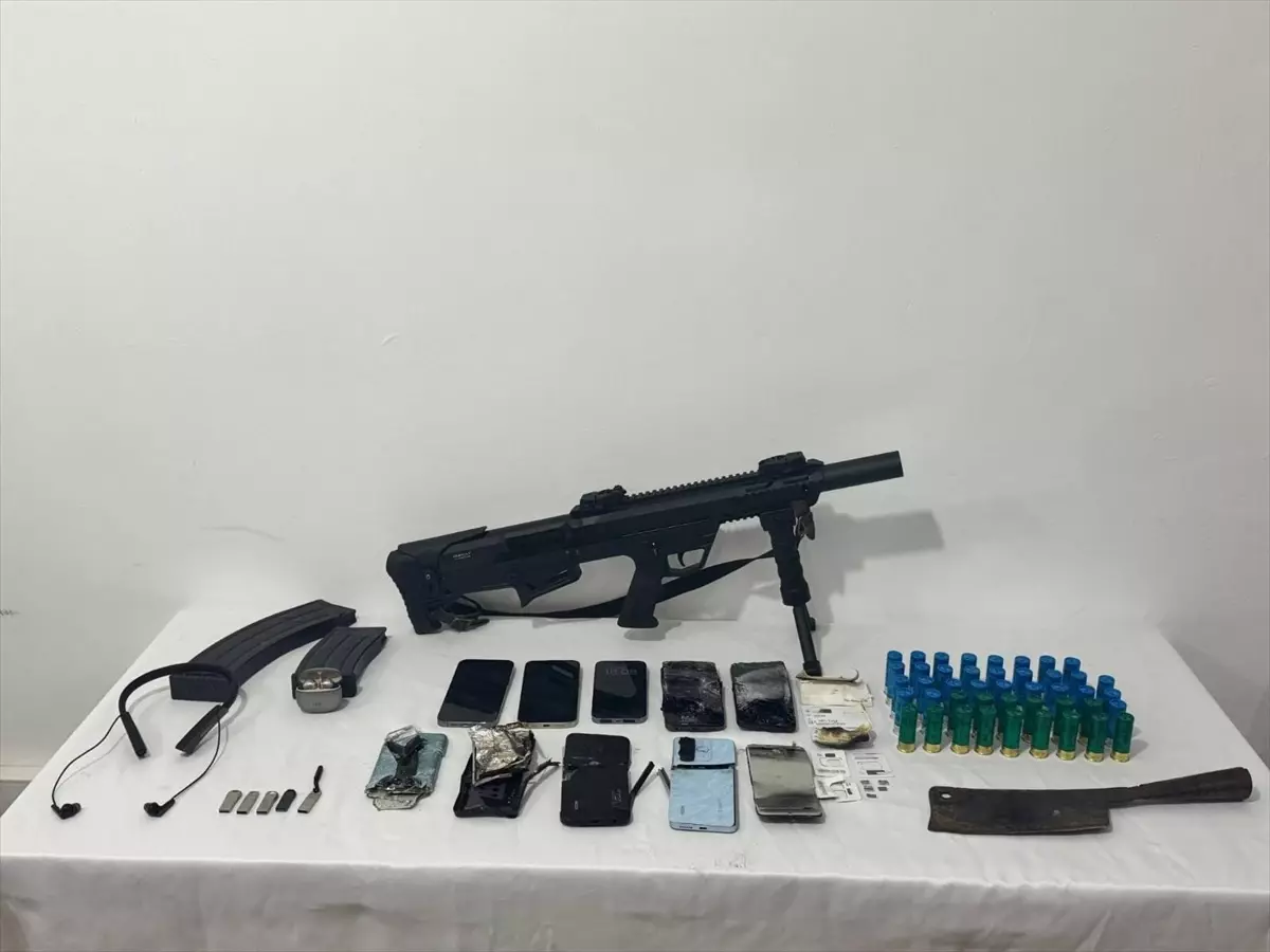 Akçakale\'de Dolandırıcılık Operasyonu: 5 Zanlı Tutuklandı