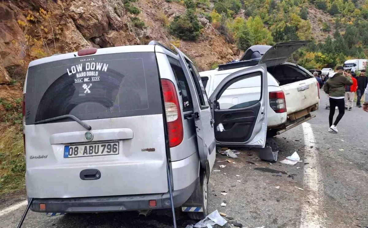 Artvin\'de Trafik Kazası: Genç Hayatını Kaybetti