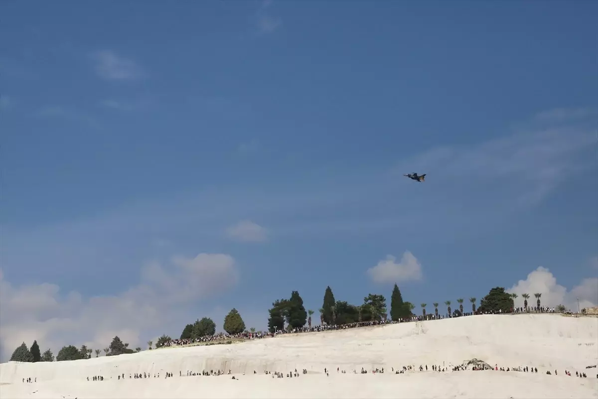 SOLOTÜRK\'ün Pamukkale Gösterisi