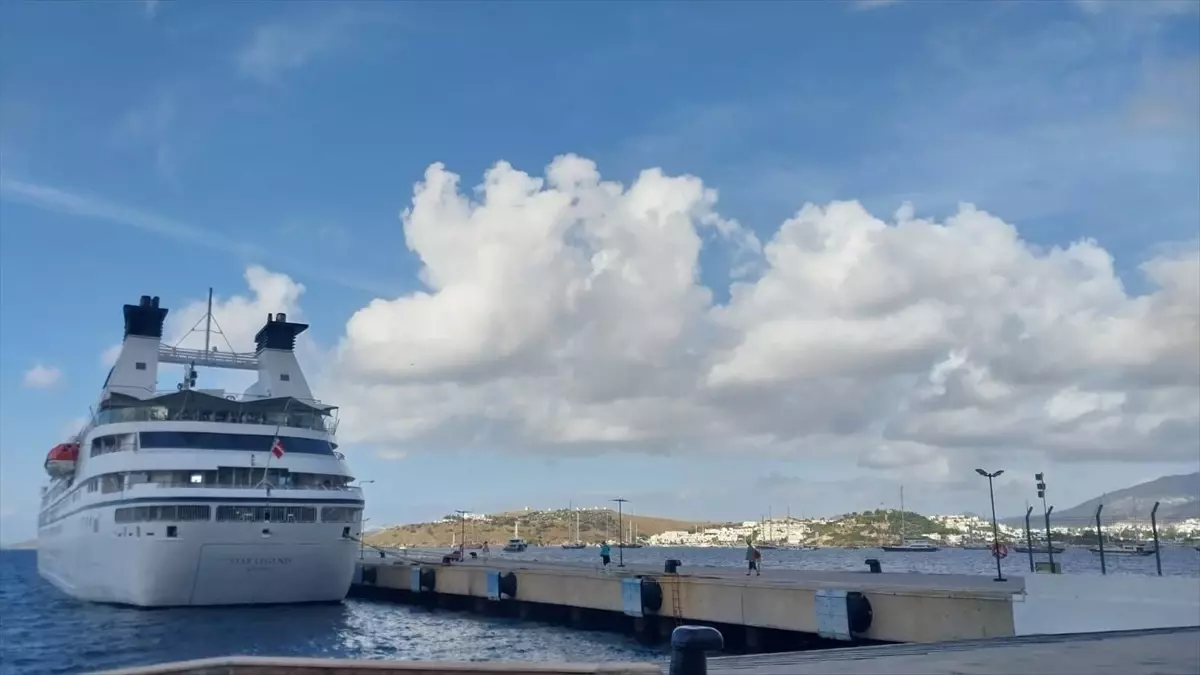 Bodrum\'a Kruvaziyer Turist Akını