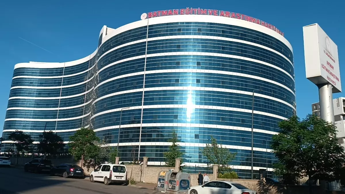 Tenis oynarken düştü, omzu ameliyatla düzeldi