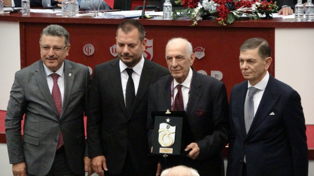 Trabzonspor'un toplam borcu açıklandı Trabzonspor'un toplam borcu açıklandı