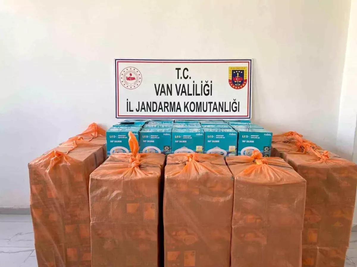 Başkale\'de Kaçak Malzeme Ele Geçirildi