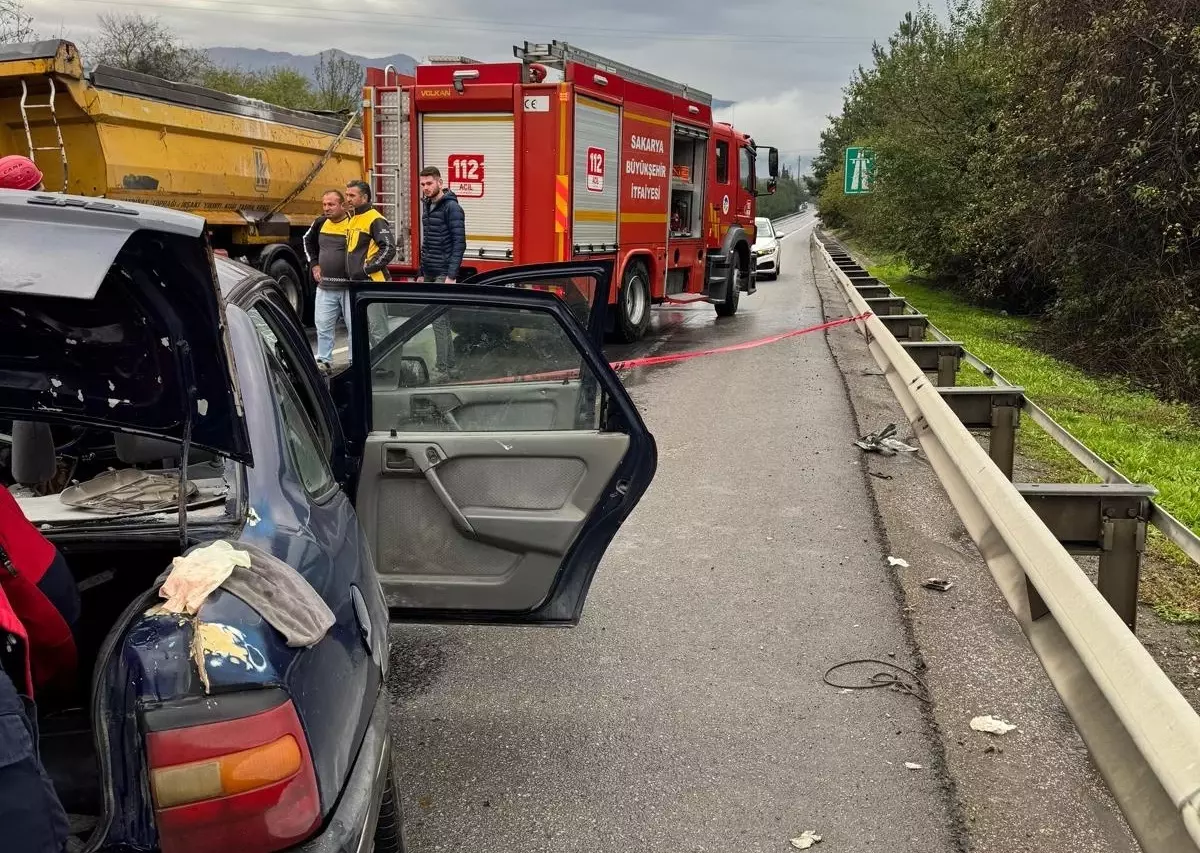 Hendek\'te Otobüs Kazası: 1 Ölü, 2 Yaralı