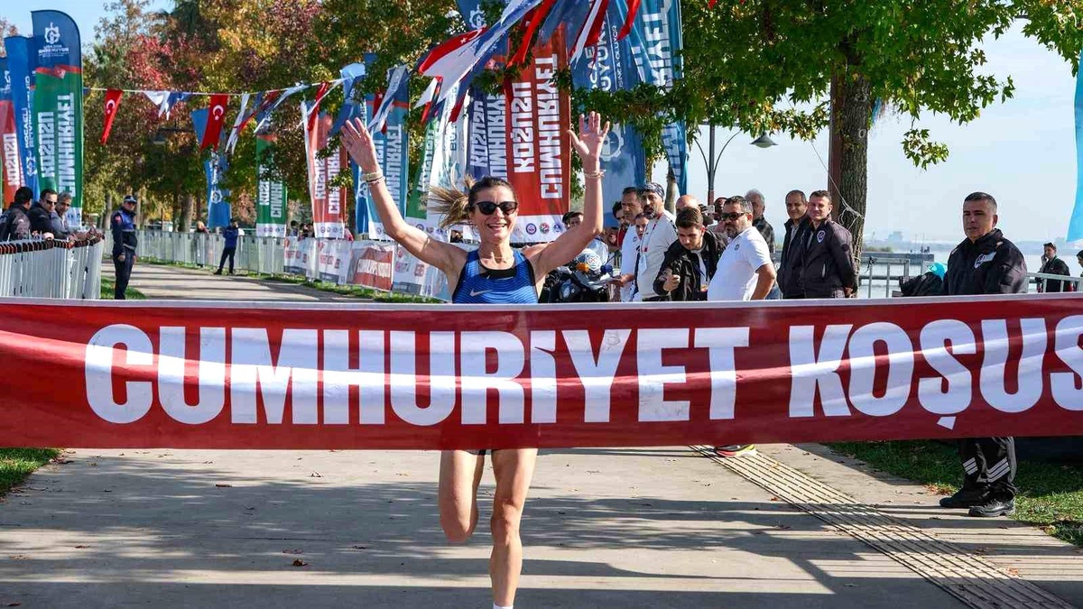 Cumhuriyet Koşusu\'na 10 Bin Katılımcı