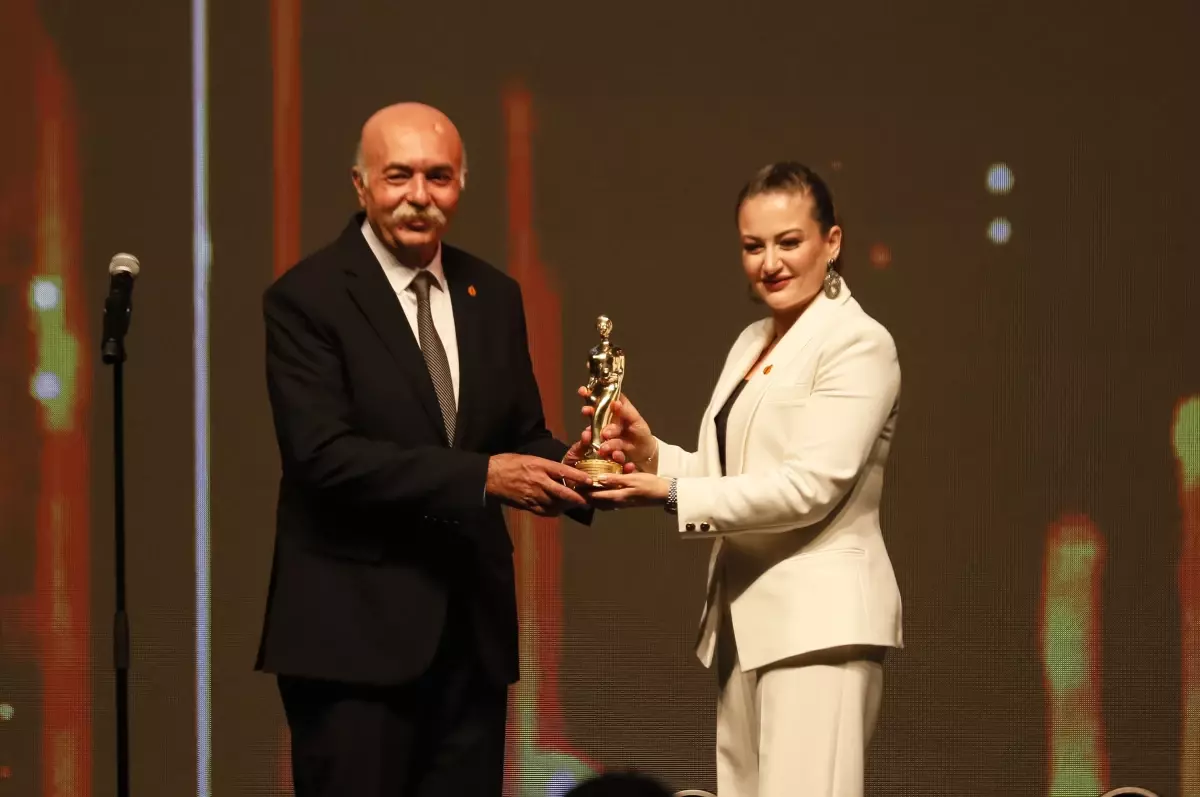 62\'nci Altın Portakal\'da görkemli açılış