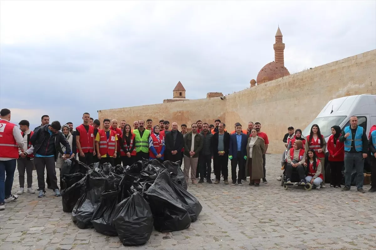 İshak Paşa Sarayı\'nda Temizlik Etkinliği