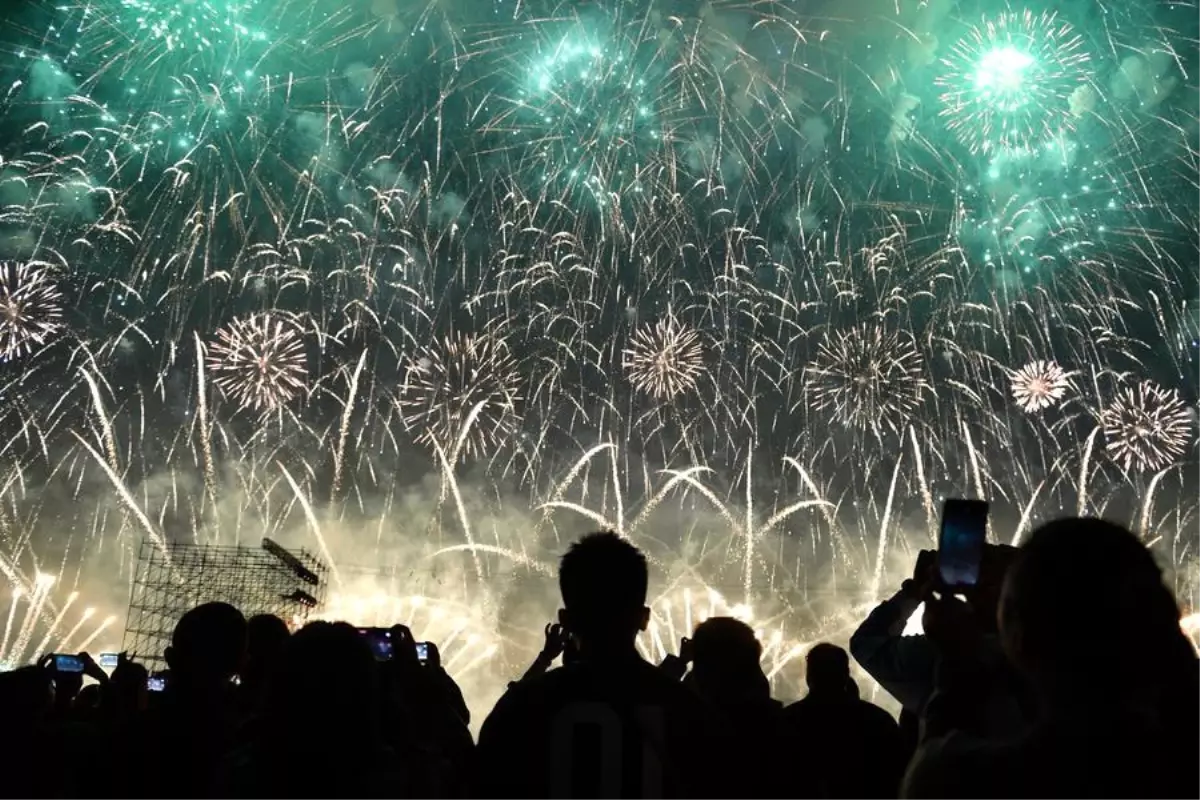 Hunan\'da Havai Fişek Festivali Açıldı