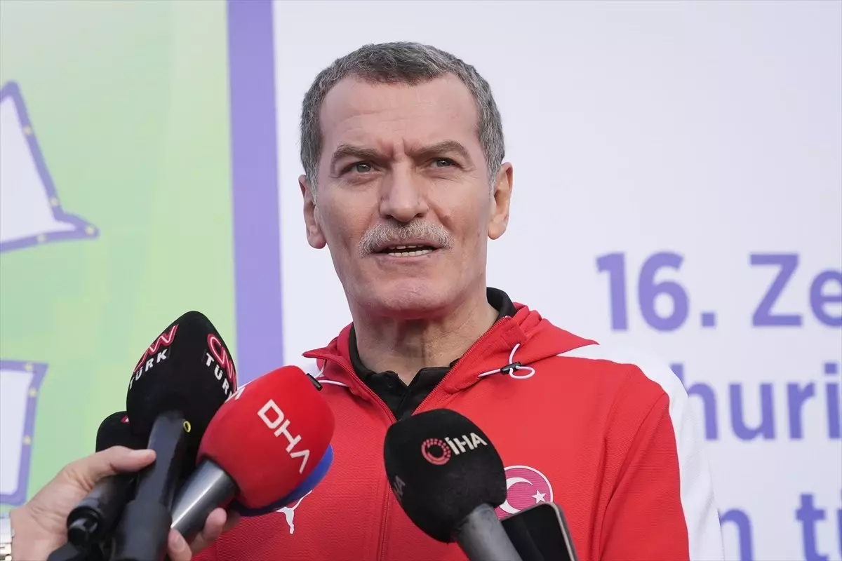 Cumhuriyet Koşusu\'na Bakan Bak Katıldı