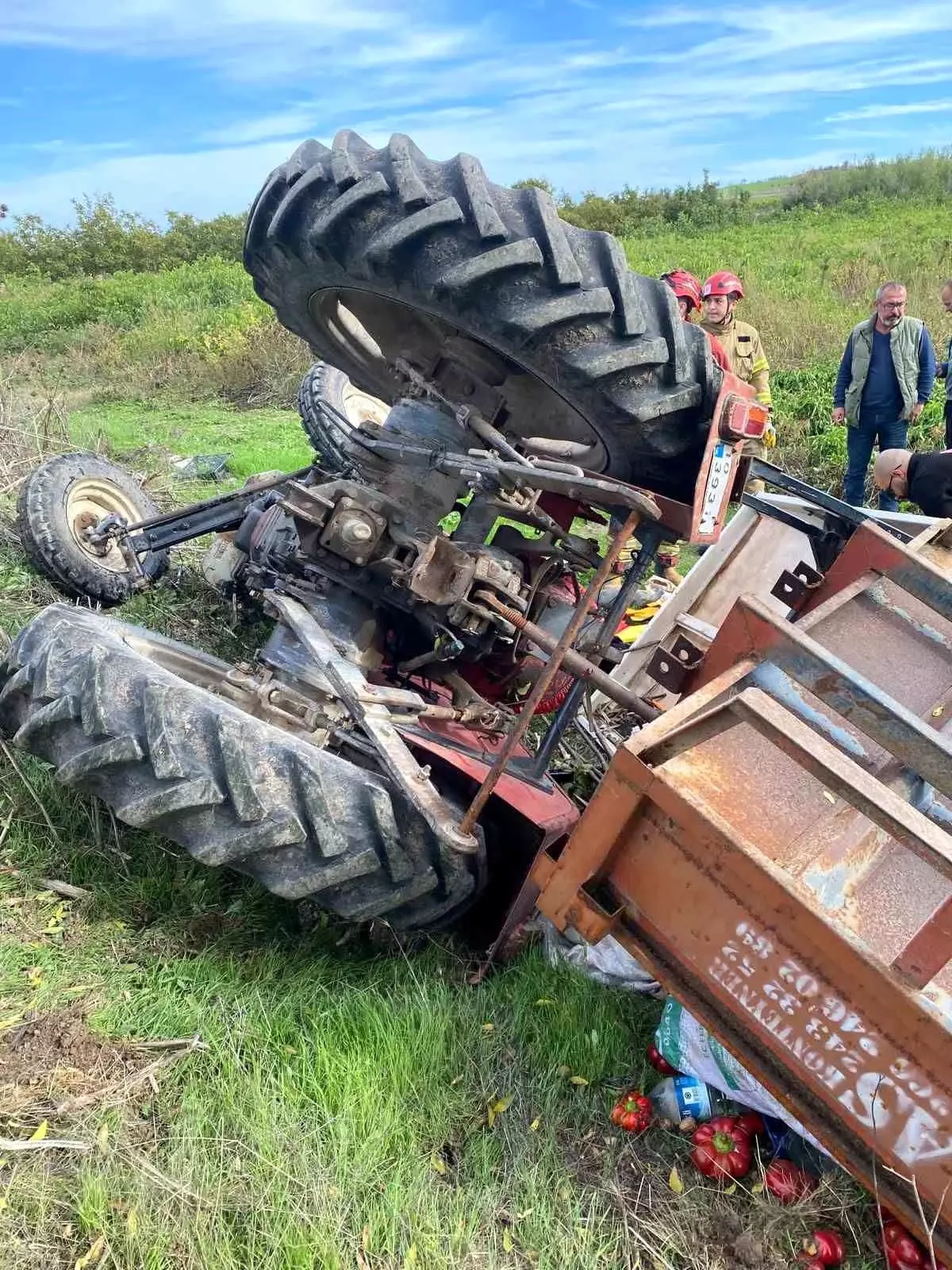 Balıkesir\'de Traktör Devrildi, Sürücü Yaralı